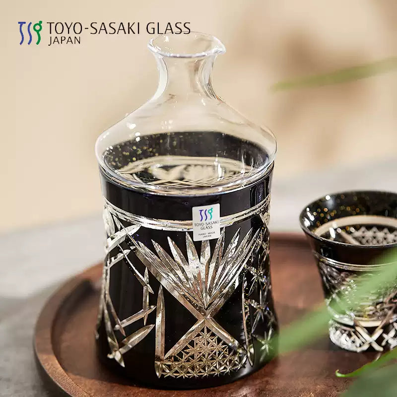 Toyo-Sasaki Yachiyogama Handcrafted Kinpaku Kuro Kiriko Sake Set Collection