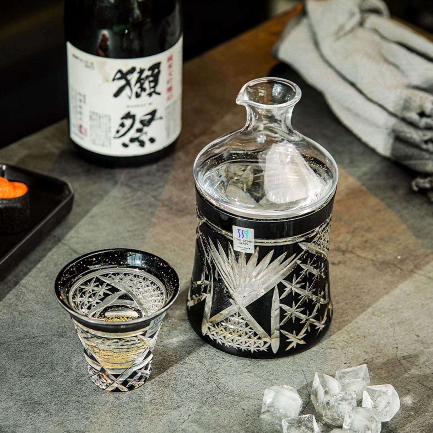 Toyo-Sasaki Yachiyogama Handcrafted Kinpaku Kuro Kiriko Sake Set Collection