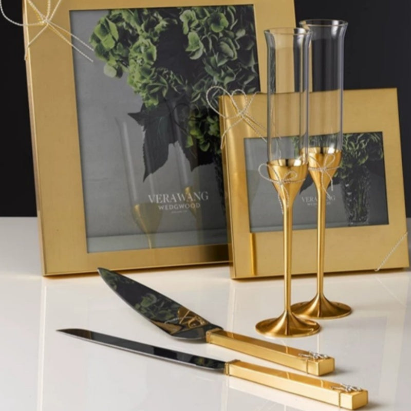 WEDGWOOD Love Knot Champagne Flutes
