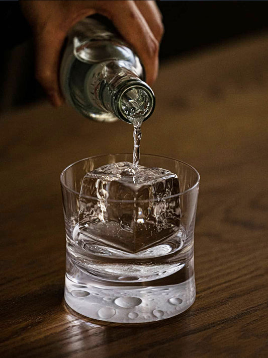 How to Pour Whiskey Properly?