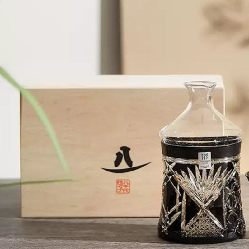 Toyo-Sasaki Yachiyogama Handcrafted Kinpaku Kuro Kiriko Sake Set Collection